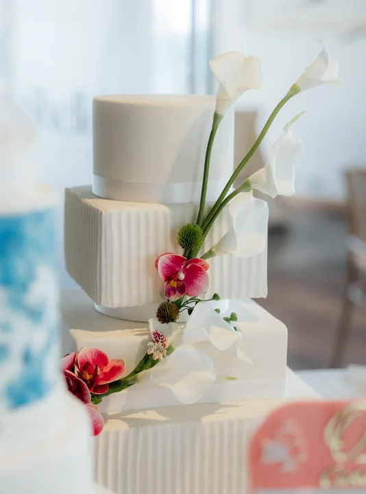 From the @thebeachhouse__ Jindalee Wedding Open Day.
This gorgeous photo courtesy of @remiphotography.au 
#odettescakesandcookies
#beachhousejindalee
#remiphotography
#perthweddingvenue
#perthweddingvenues
#perthweddingcake
#perthweddingcak
